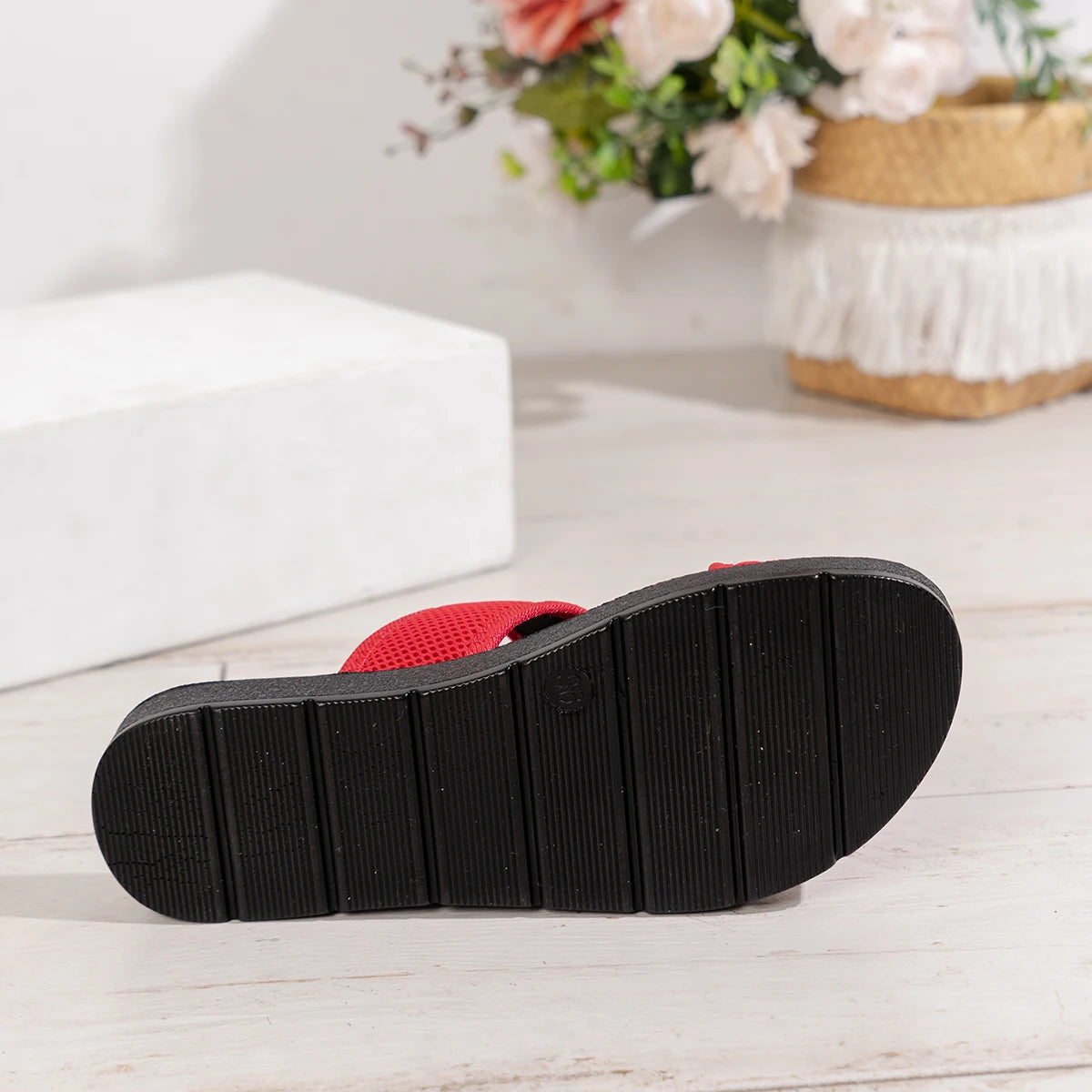 Fashionable and Versatile Sports-Style Women's Sandals, Mesh Fabric, Breathable, Comfortable, Skin-Friendly, Suitable for Indoor and Outdoor Wear, Flat Sandals