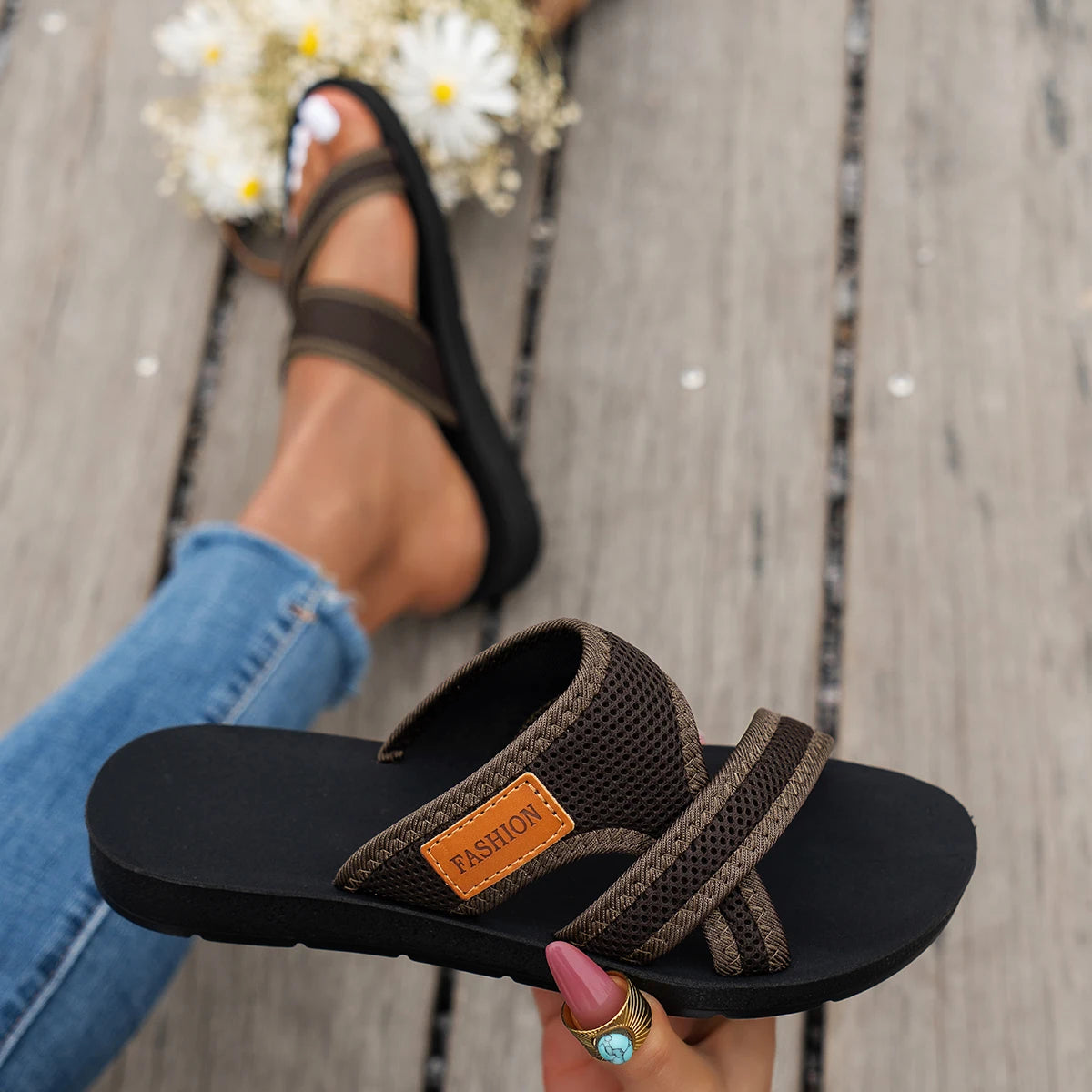 Fashionable and Versatile Sports-Style Women's Sandals, Mesh Fabric, Breathable, Comfortable, Skin-Friendly, Suitable for Indoor and Outdoor Wear, Flat Sandals